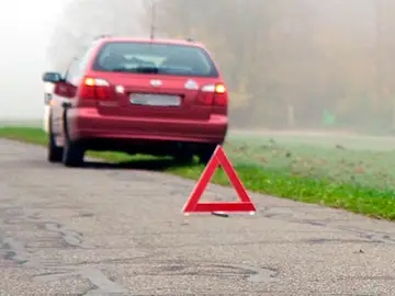 Coche averiado en la carretera Ponle Freno