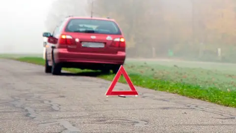 Coche averiado en la carretera Ponle Freno