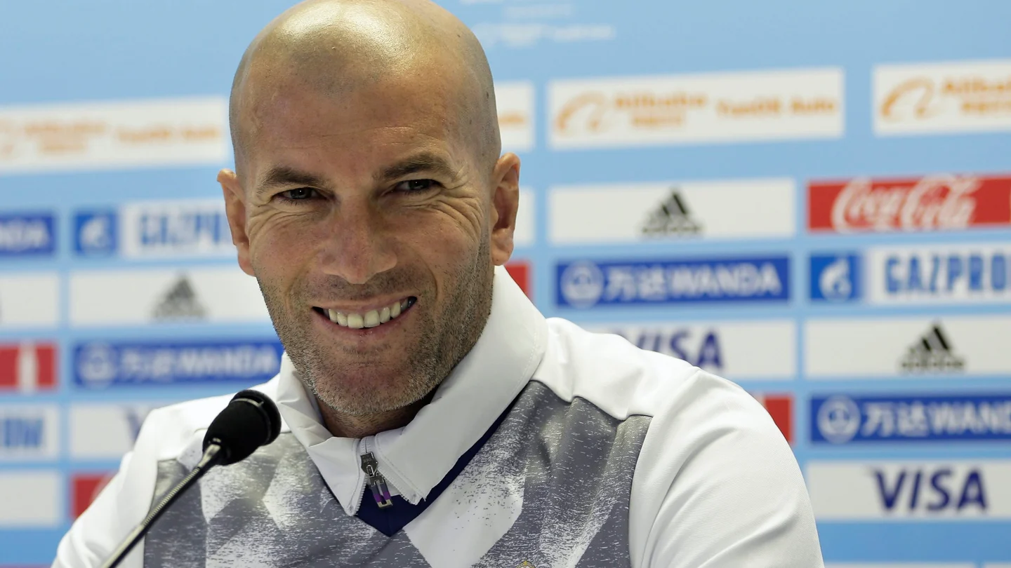 Zinedine Zidane, sonriente en una rueda de prensa Zinedine Zidane, sonriente en una rueda de prensa