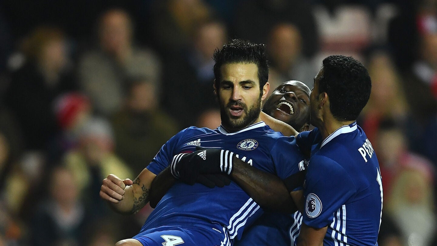 Cesc F&aacute;bregas celebra su gol con el Chelsea 