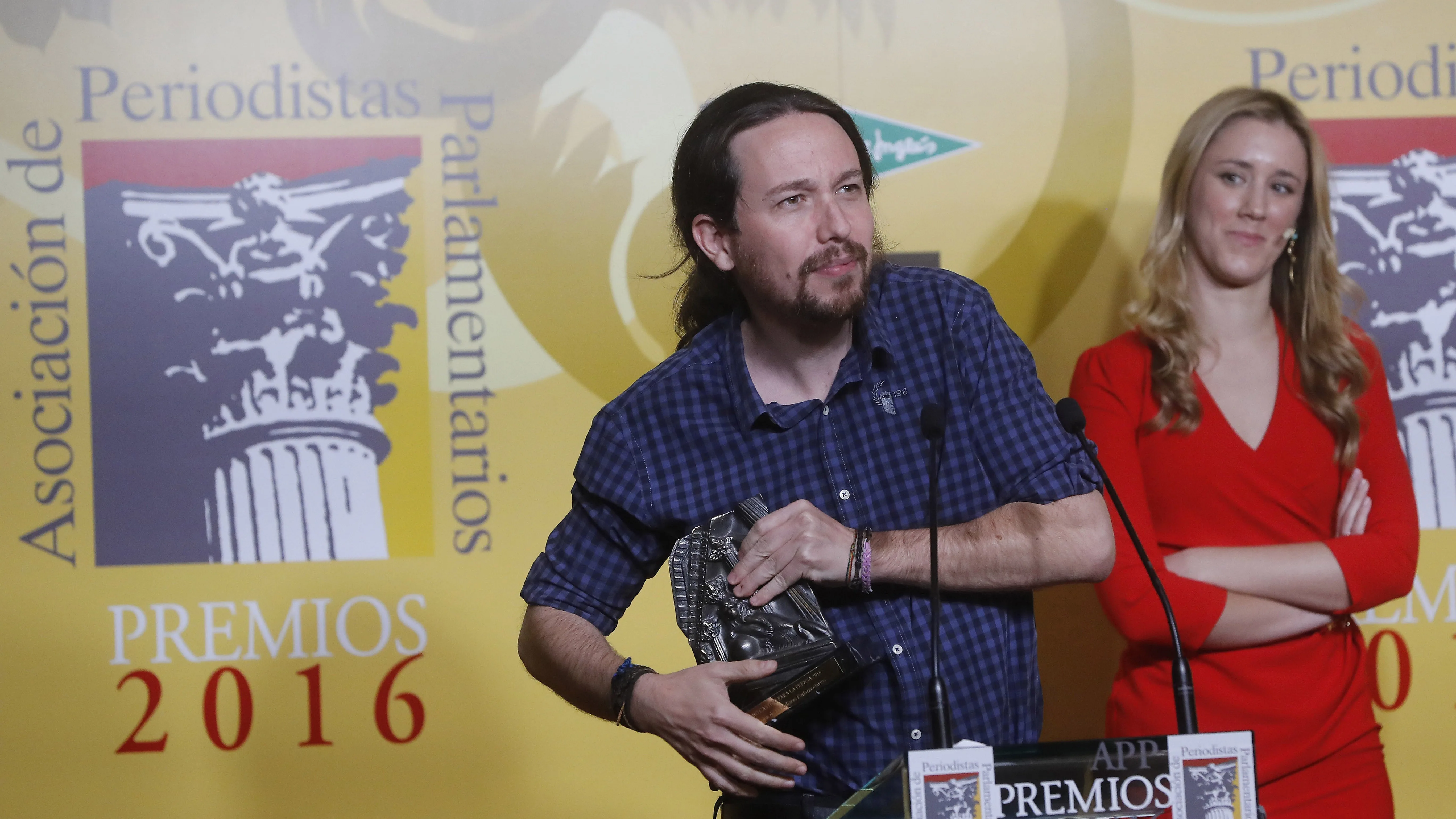 Pablo Iglesias recibe el premio de la Asociación de Periodistas Parlamentarios Pablo Iglesias recibe el premio de la Asociación de Periodistas Parlamentarios