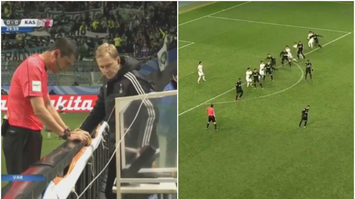 Kassai revisa el penalti que luego pita por videoarbitraje