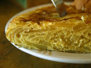 Esta tortilla de patatas es completamente normal Esta tortilla de patatas es completamente normal