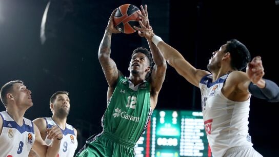 Momentos del partido entre el Darussafaka y el Real Madrid 