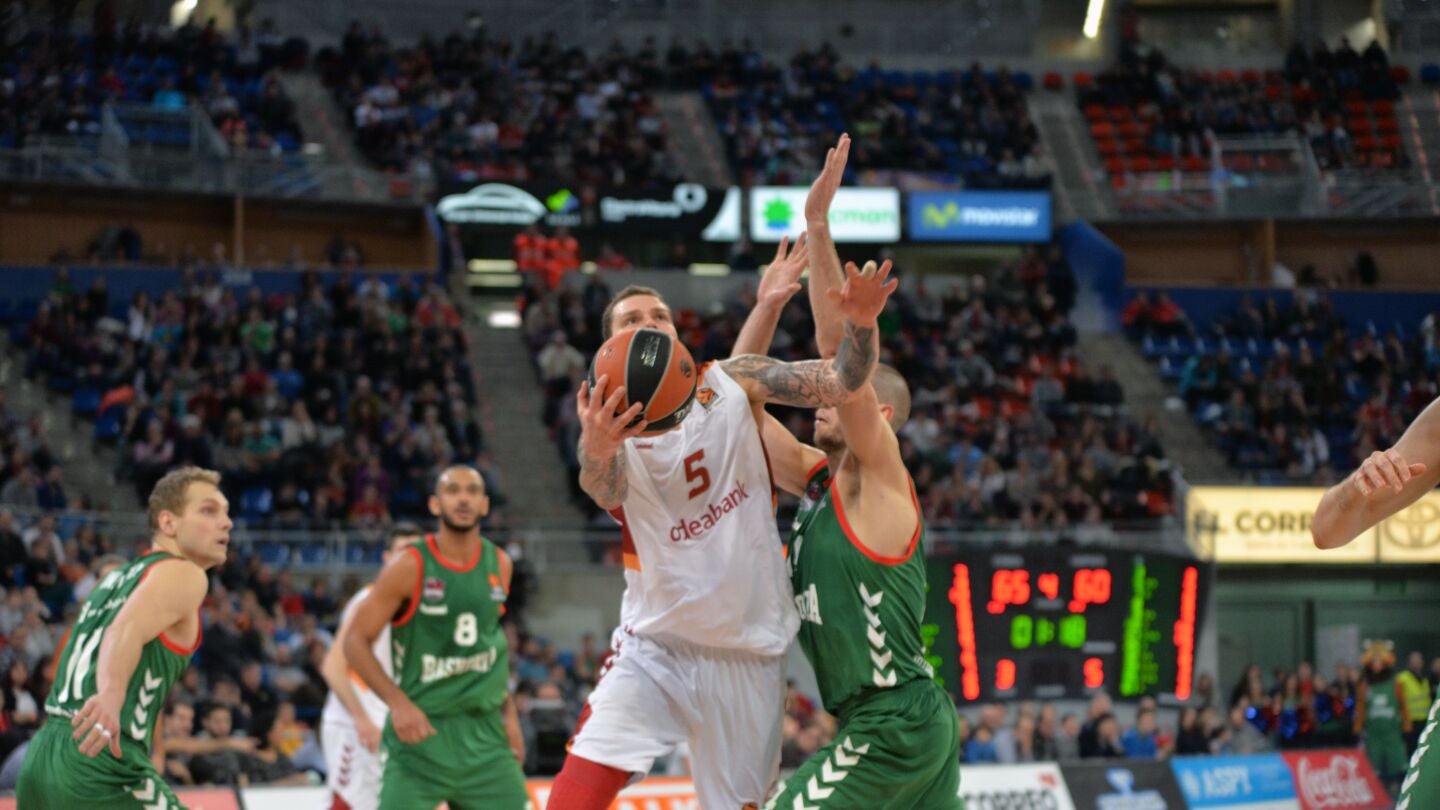 Instantes del partido entre el Unics Kazan y el Baskonia 