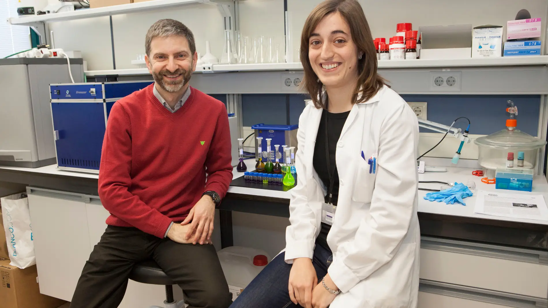 Los investigadores Francisco Galindo, coordinador del proyecto, y Alicia Beltrán de la Universitat Jaume I de Castelló.