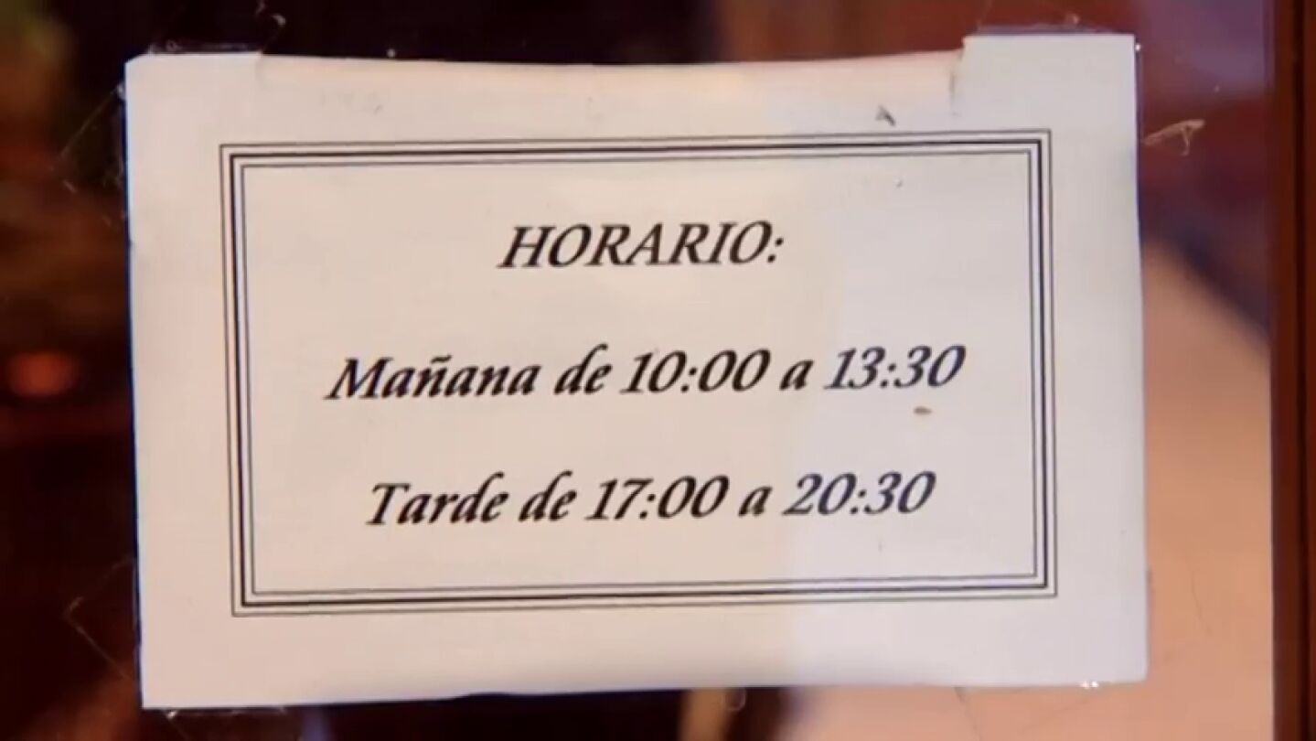 Frame 40.266666 de: Dos horas para comer, trabajar hasta tarde, cenar despu&eacute;s de las 09:00, acostarse pasada la media noche&hellip; 'Spain is different'