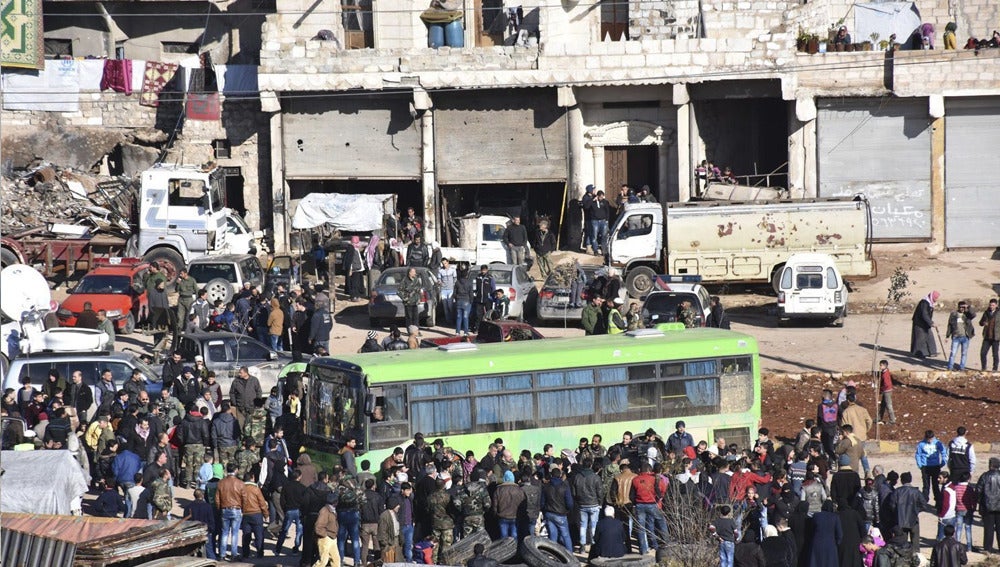 Evacuación en la ciudad de Alepo