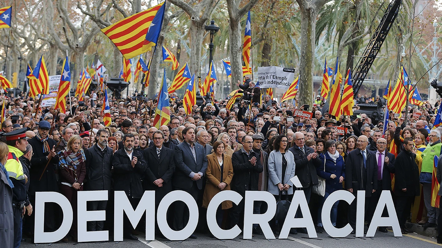 Comitiva de apoyo a Forcadell antes de declarar ante el TSJC Comitiva de apoyo a Forcadell antes de declarar ante el TSJC