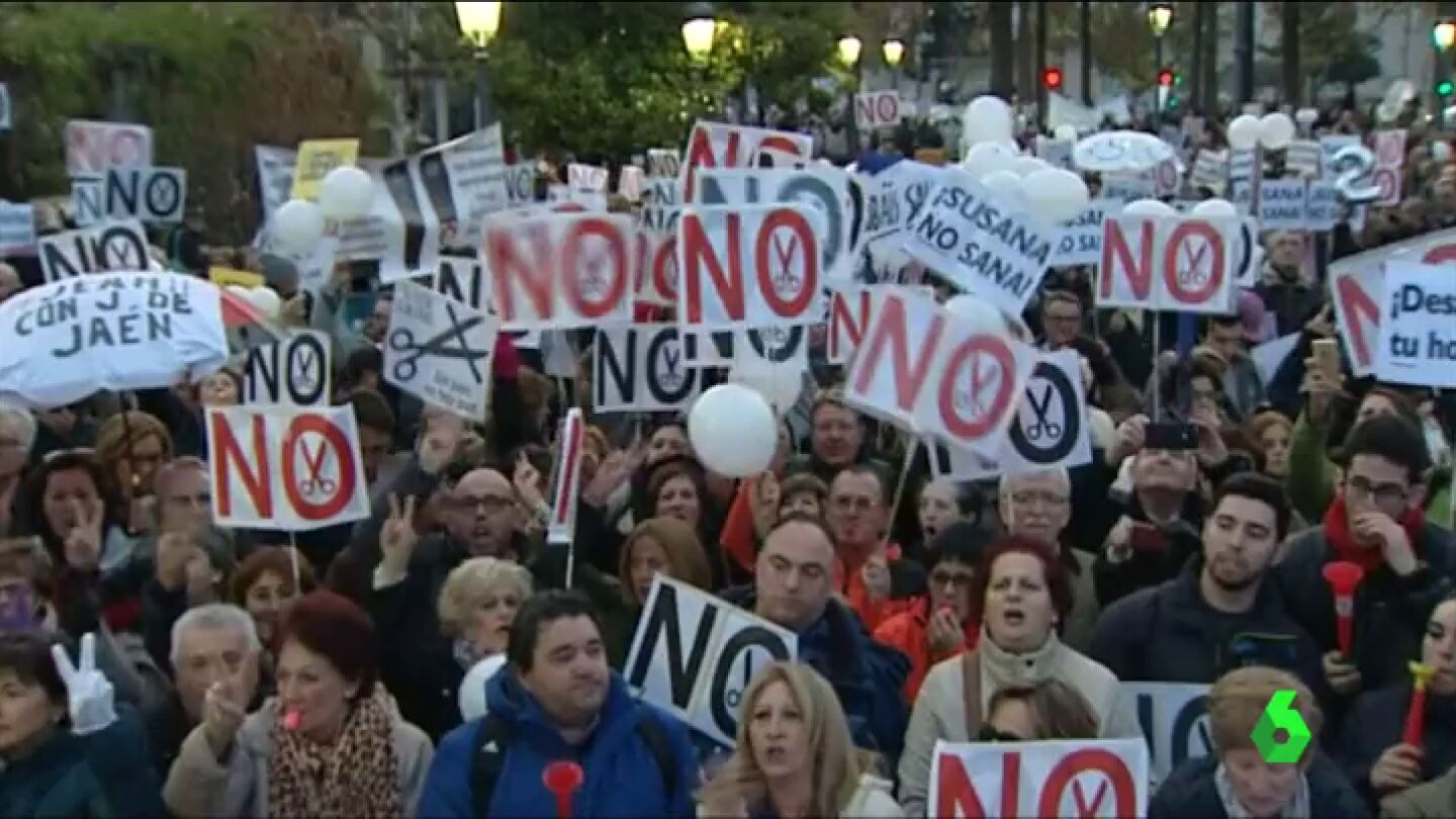 Frame 0.0 de: 1.500 personas se han manifestado hasta hace unos minutos en Ja&eacute;n contra la fusi&oacute;n hospitalaria de Granada