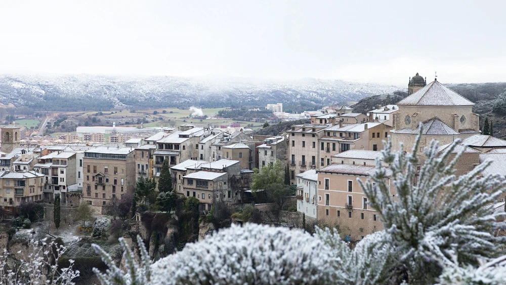 La ciudad de Cuenca cubierta por la nieve La ciudad de Cuenca cubierta por la nieve