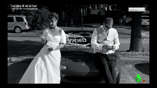 Frame 12.891493 de: Un fotógrafo borra los teléfonos de las escenas cotidianas: "Muestra el cambio que el mundo está experimentando" Frame 12.891493 de: Un fotógrafo borra los teléfonos de las escenas cotidianas: "Muestra el cambio que el mundo está experimentando"