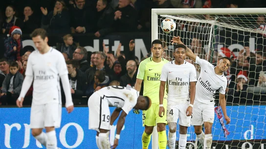 Jugadores del PSG, cabizbajos Jugadores del PSG, cabizbajos