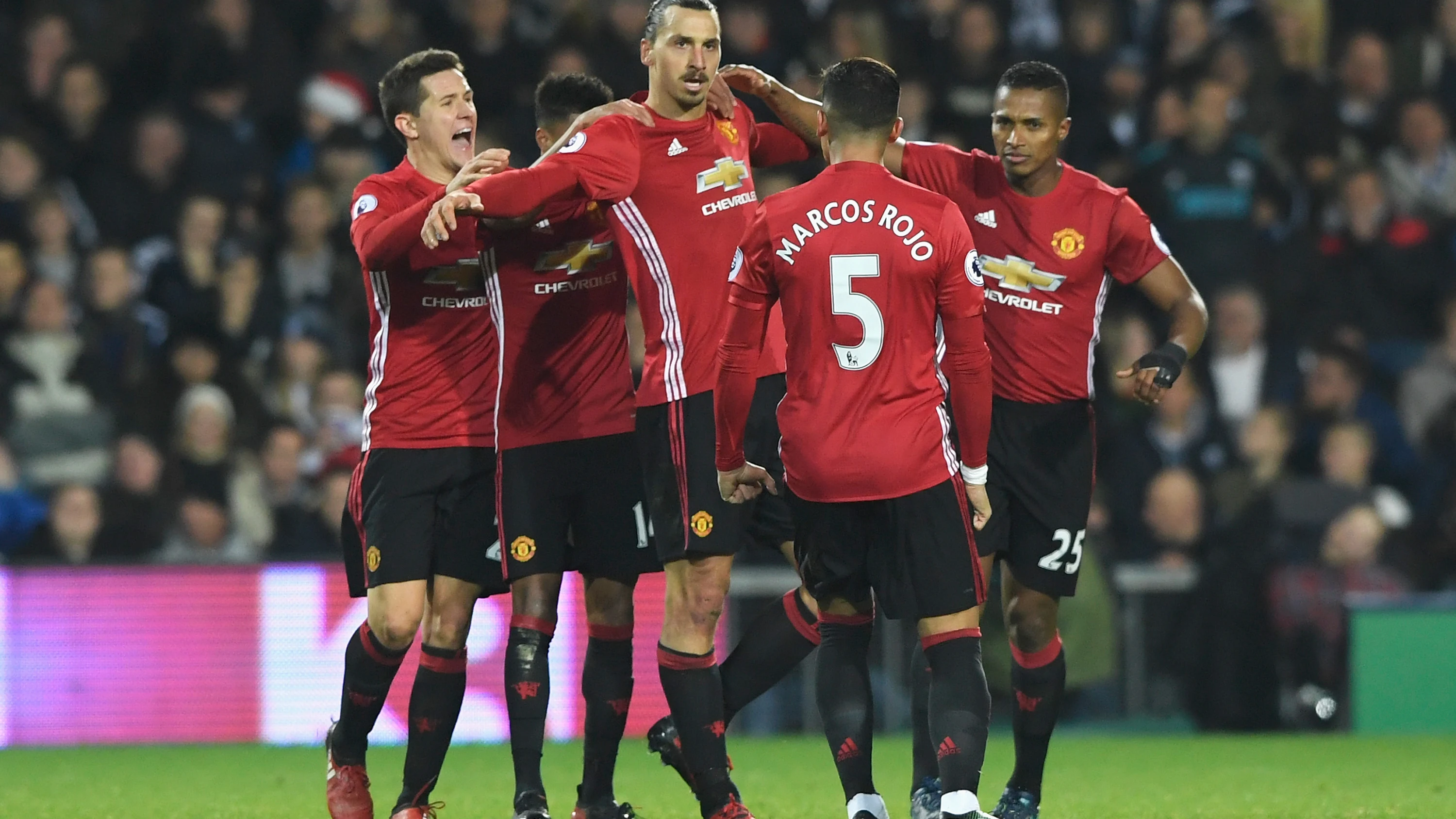 Ibrahimovic celebrando uno de sus goles frente al Bromwich