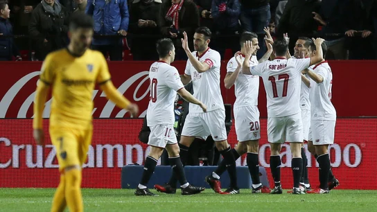 Los jugadores del Sevilla celebran un gol ante el Málaga Los jugadores del Sevilla celebran un gol ante el Málaga