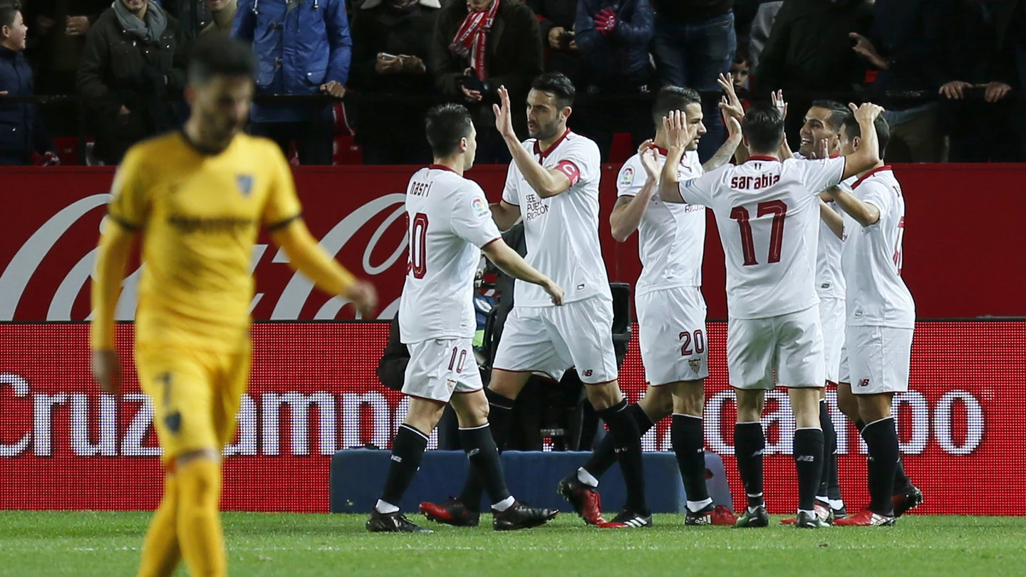 Los jugadores del Sevilla celebran un gol ante el Málaga Los jugadores del Sevilla celebran un gol ante el Málaga