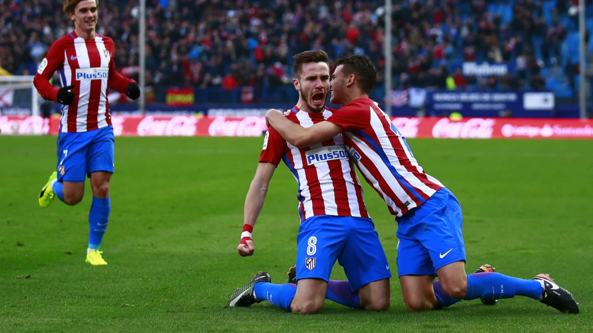 Saúl celebra un gol con Lucas Hernández y con Griezmann