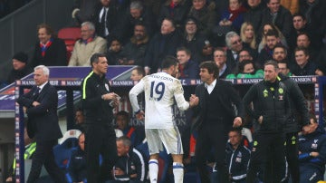 Diego Costa celebrando el gol con Antonio Conte