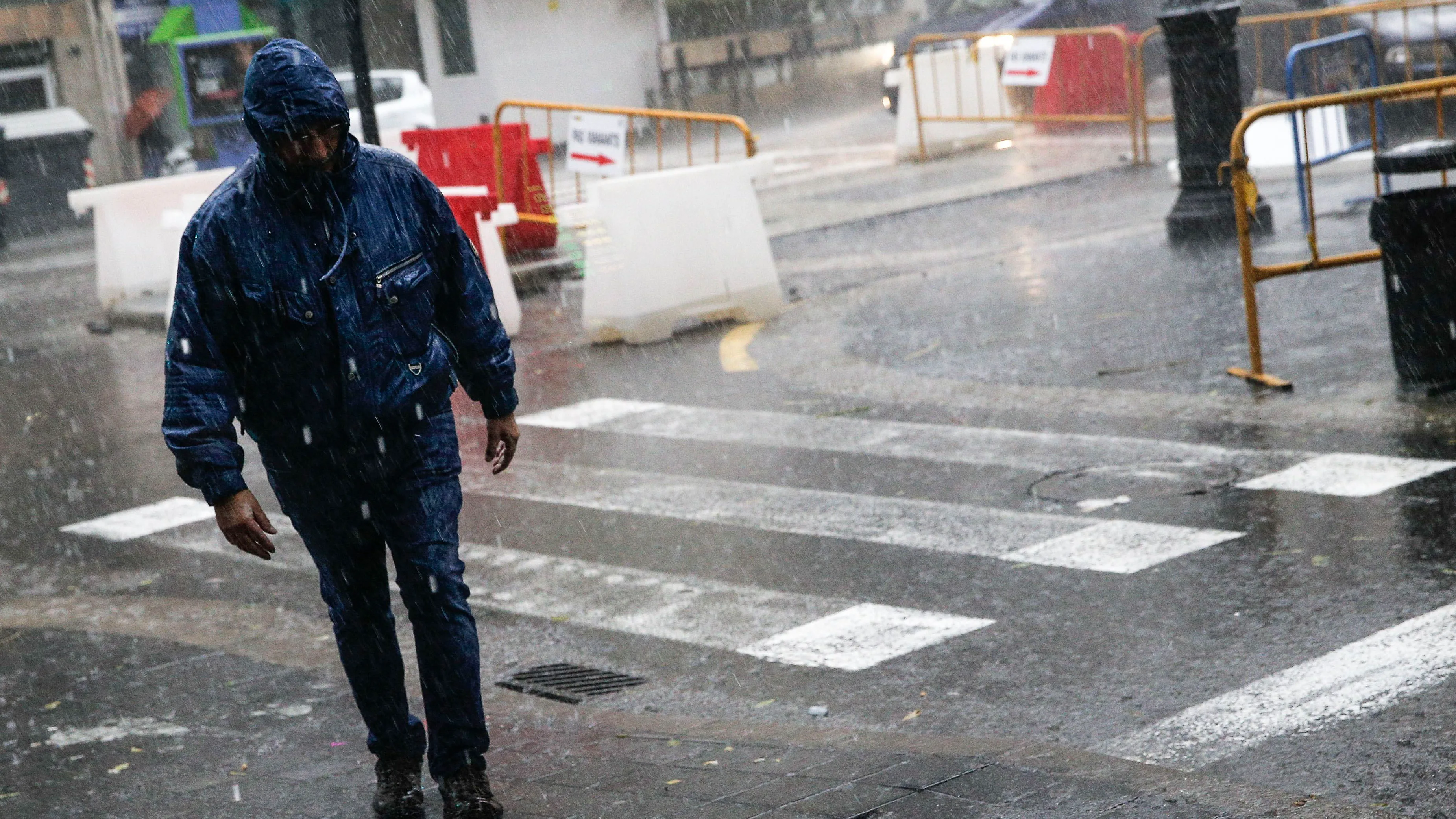 Calles cortadas por el temporal de lluvia