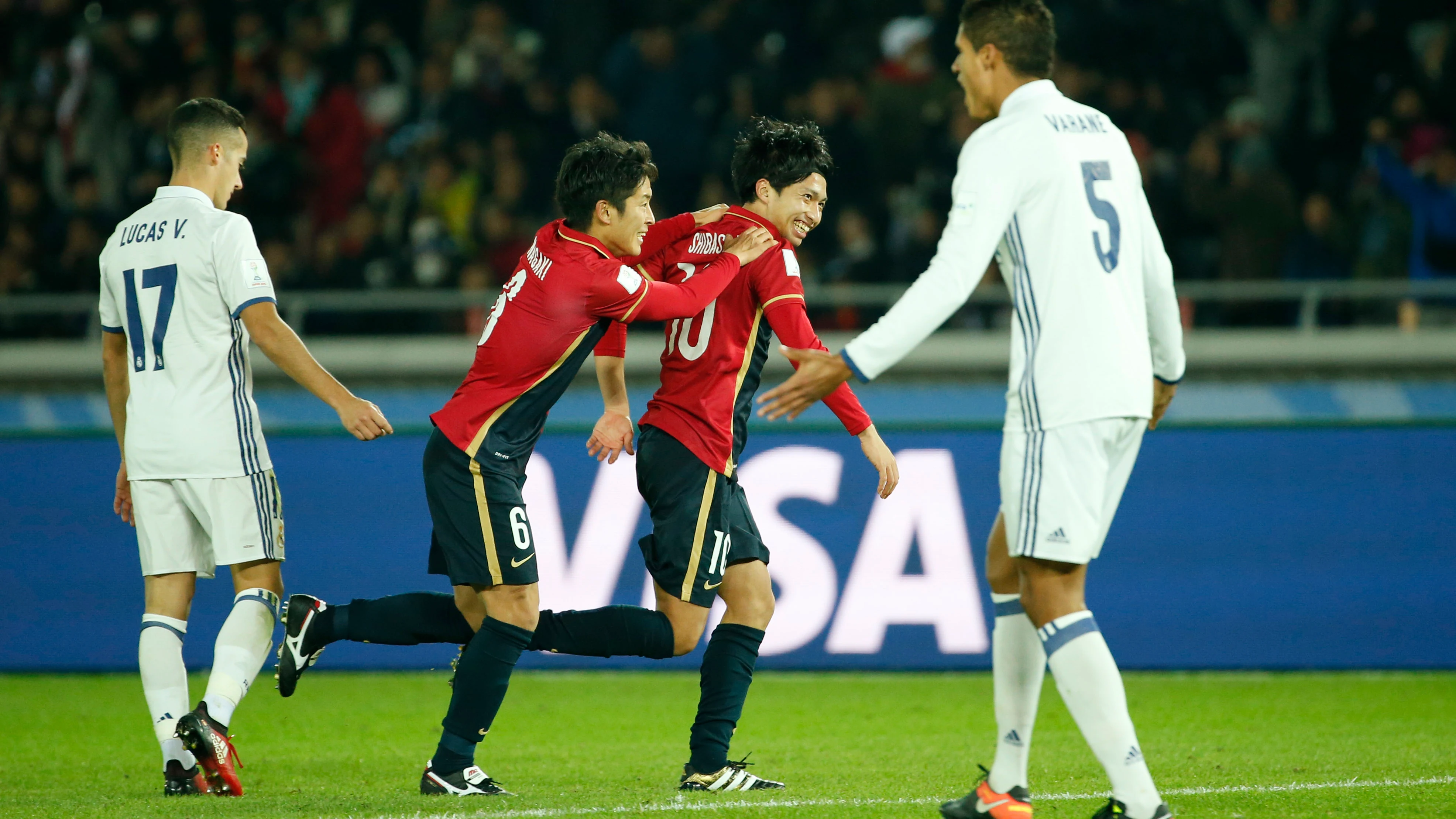 Shibasaki celebra su segundo gol