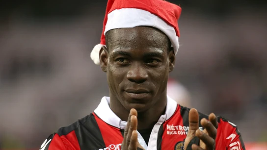 Balotelli, con gorro de Papa Noel Balotelli, con gorro de Papa Noel