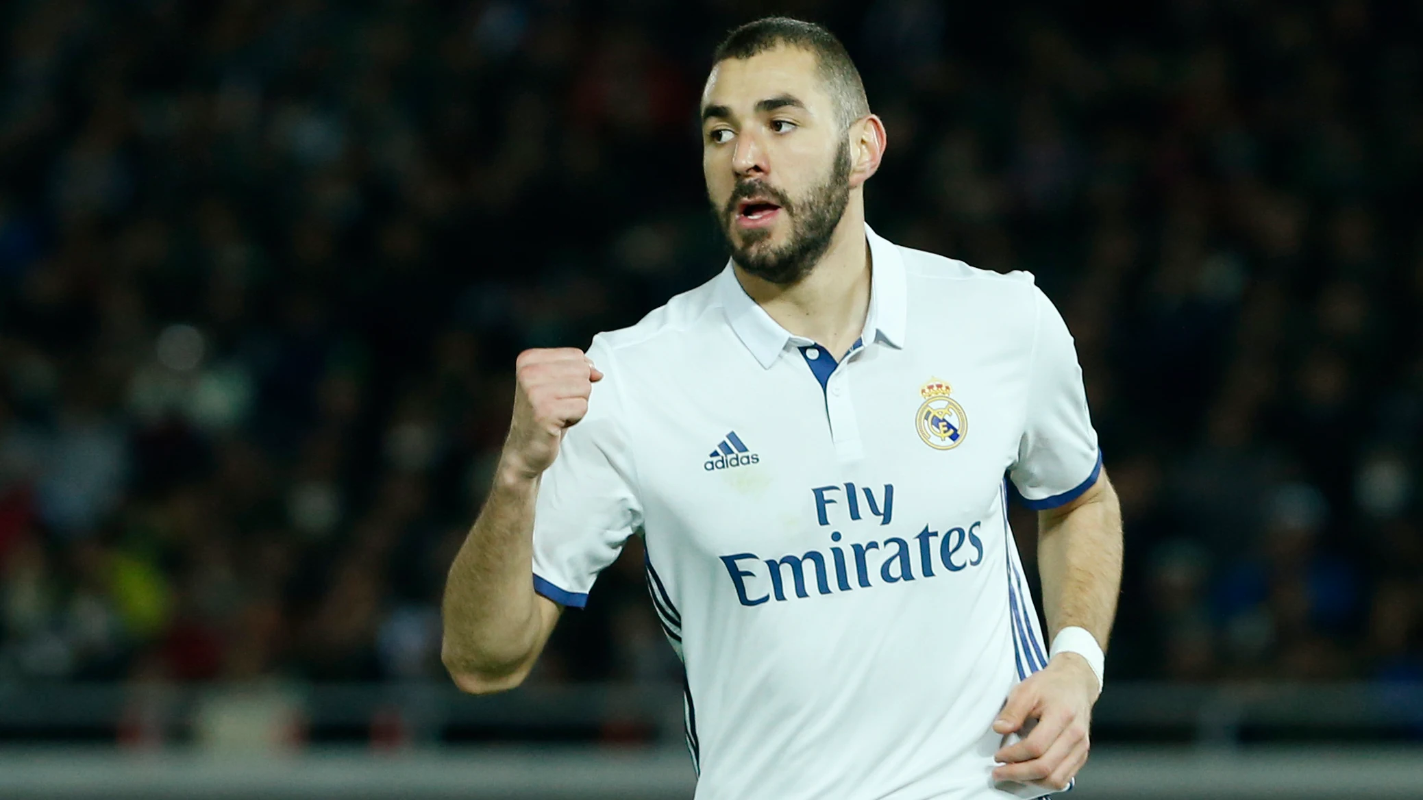 Benzema celebrando su gol