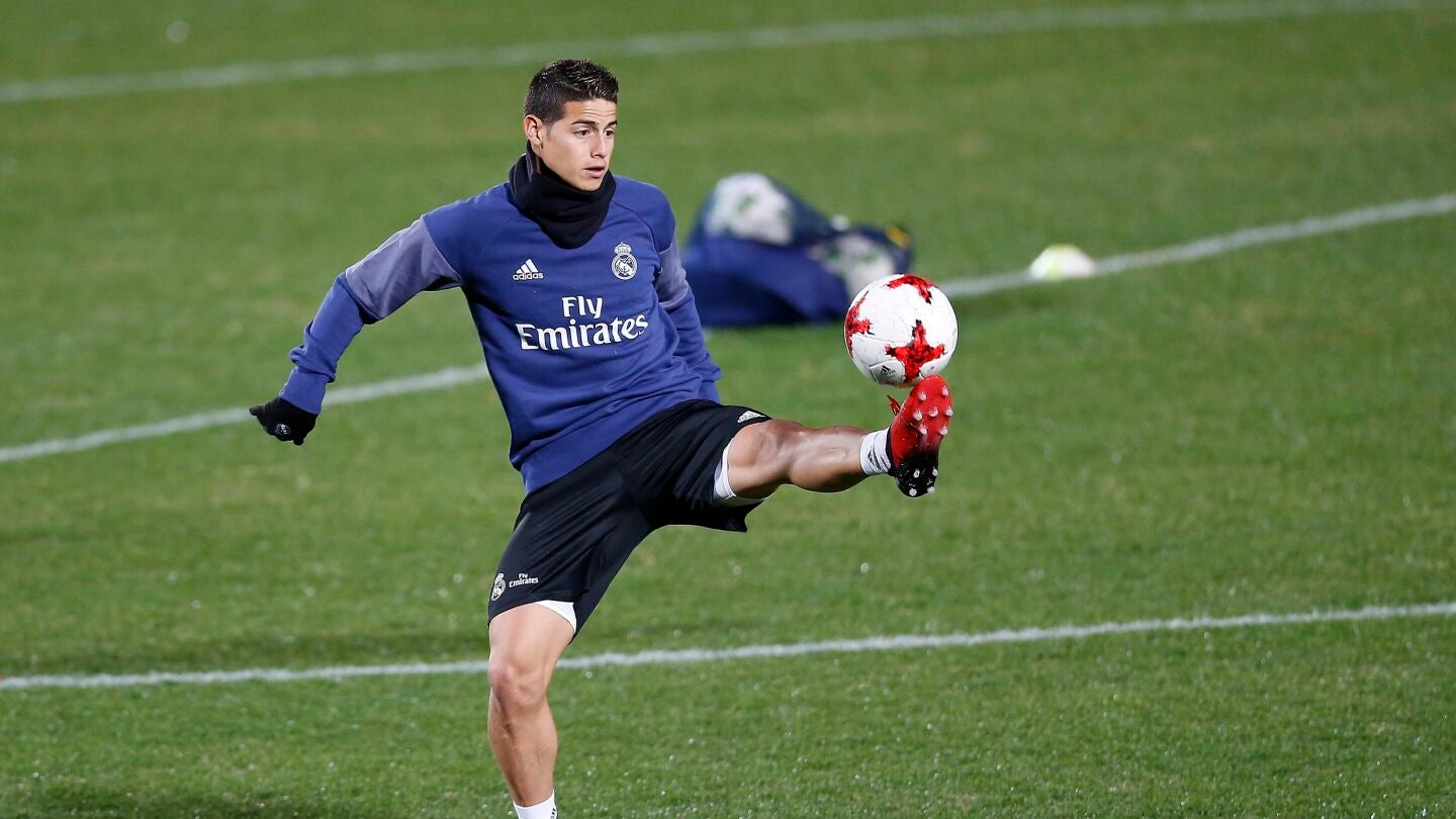 James Rodr&iacute;guez en un entrenamiento con el Real Madrid