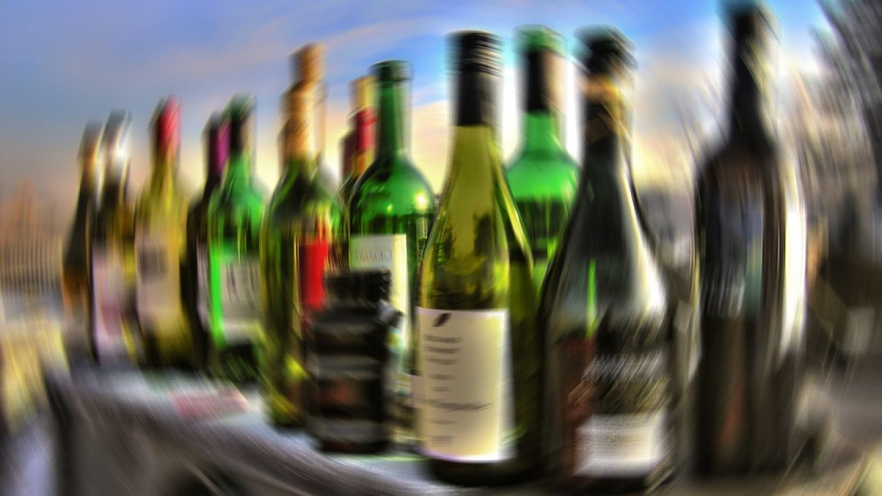comer mientras tomas alcohol
