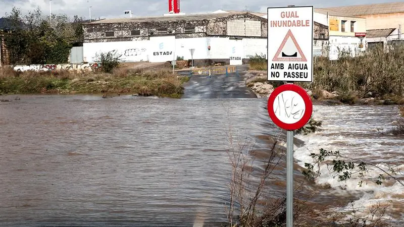 Carreteras inundadas en Valencia