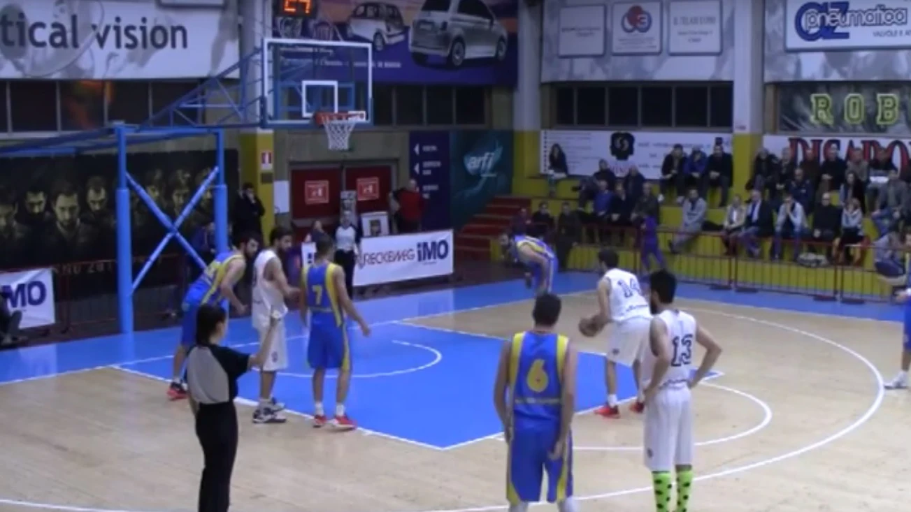 Canast&oacute;n en un partido de la Serie C italiana