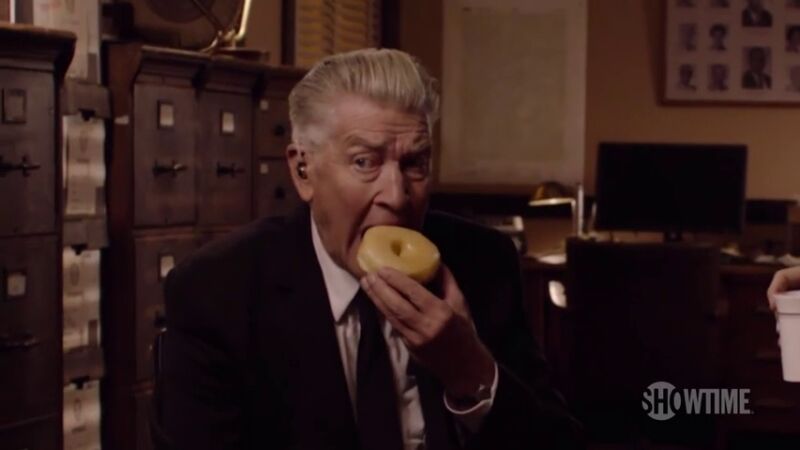 Frame 1.084748 de: David Lynch protagoniza el nuevo avance de 'Twin Peaks'