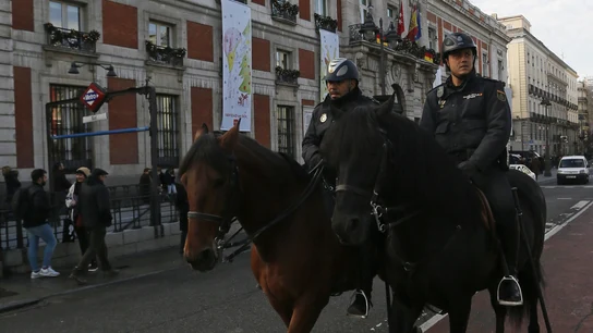 Policías a caballo en la Puerta del Sol Policías a caballo en la Puerta del Sol