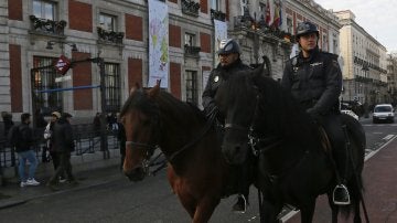 Policías a caballo en la Puerta del Sol