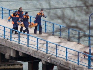 Servicios de rescate en el avión ruso que se ha estrellado Servicios de rescate en el avión ruso que se ha estrellado