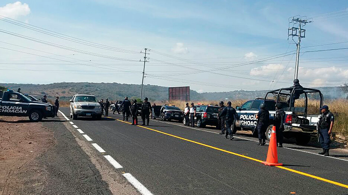 La Policía de Michoacán acordona la zona donde fueron halladas las cabezas La Policía de Michoacán acordona la zona donde fueron halladas las cabezas