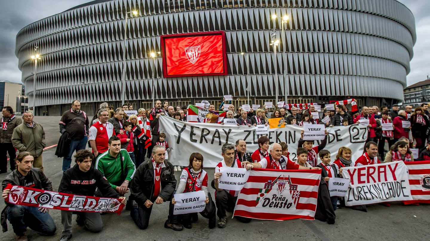 Penistas del Athletic muestran su apoyo a Yeray frente a San Mamés Penistas del Athletic muestran su apoyo a Yeray frente a San Mamés