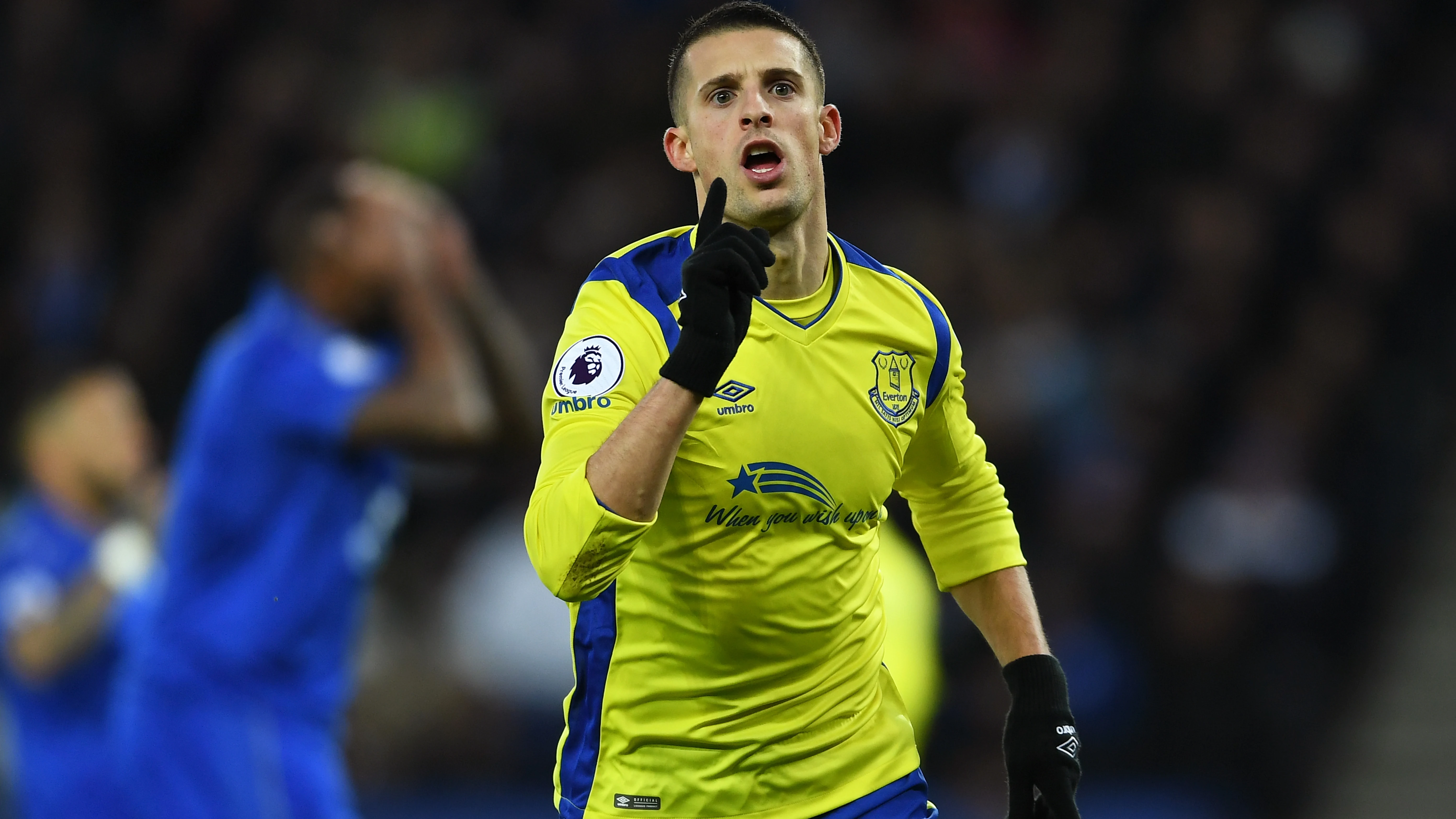 Kevin Mirallas celebra el 0-1 ante el Leicester Kevin Mirallas celebra el 0-1 ante el Leicester