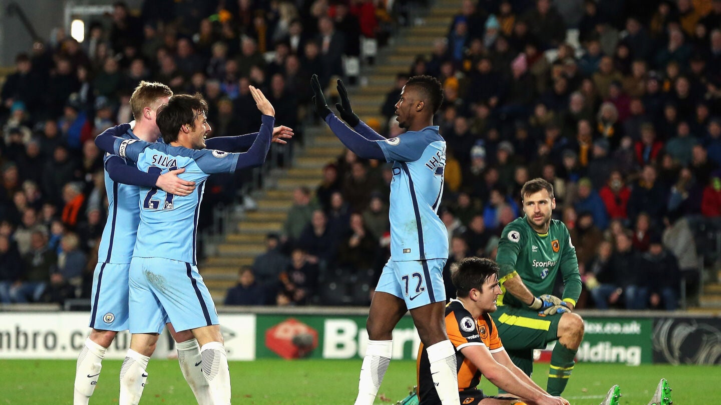 Los jugadores del Macnhester City celebran uno de los goles ante el Hull City