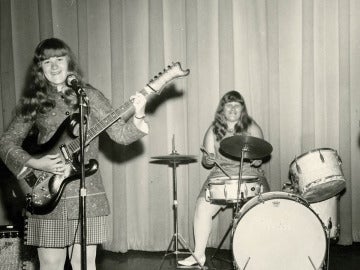 The Shaggs es, para muchos, la mejor peor-banda de la historia. The Shaggs es, para muchos, la mejor peor-banda de la historia.