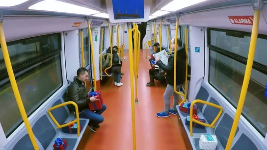 Viajeros en el Metro de Madrid Viajeros en el Metro de Madrid