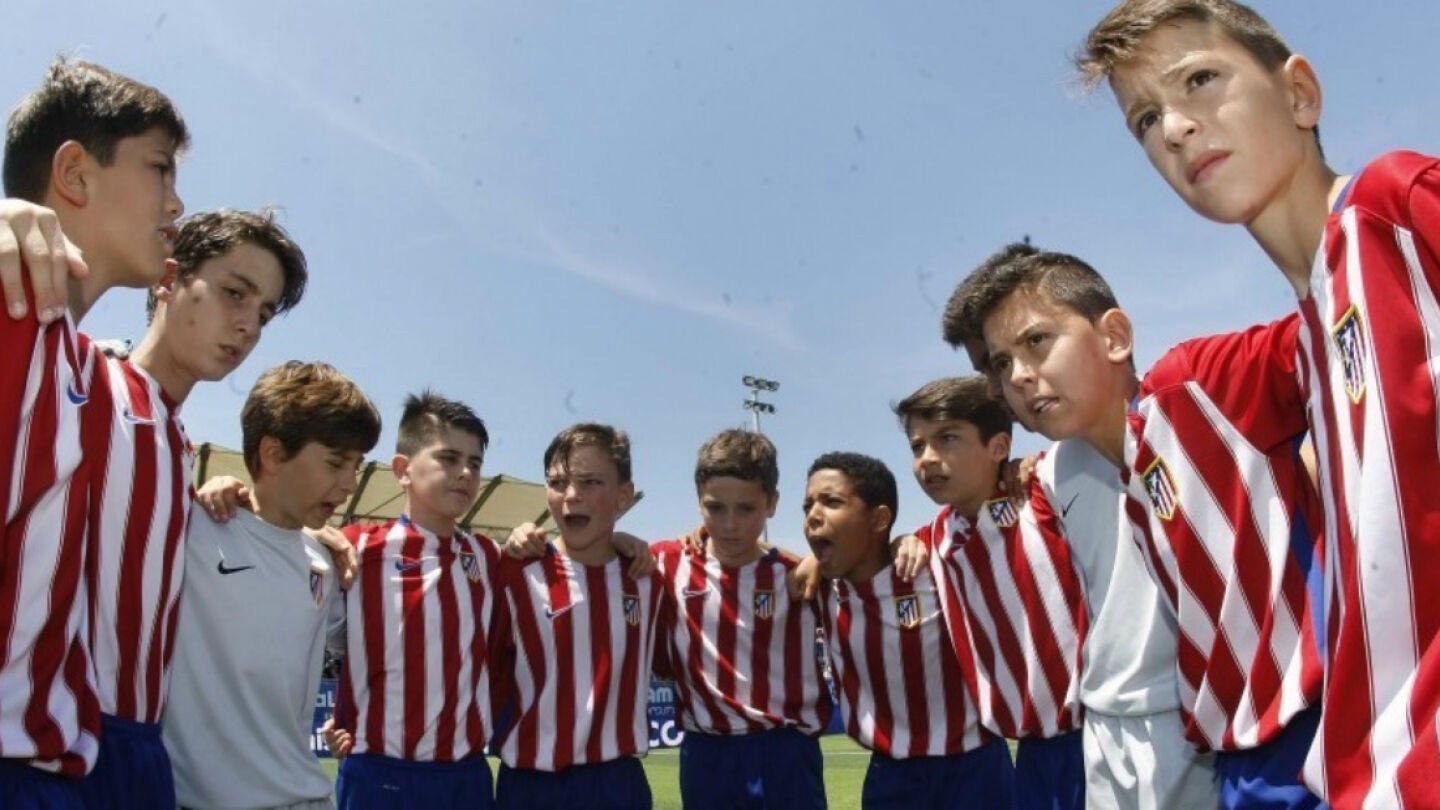 Los jugadores del Atl&eacute;tico de Madrid hacen pi&ntilde;a