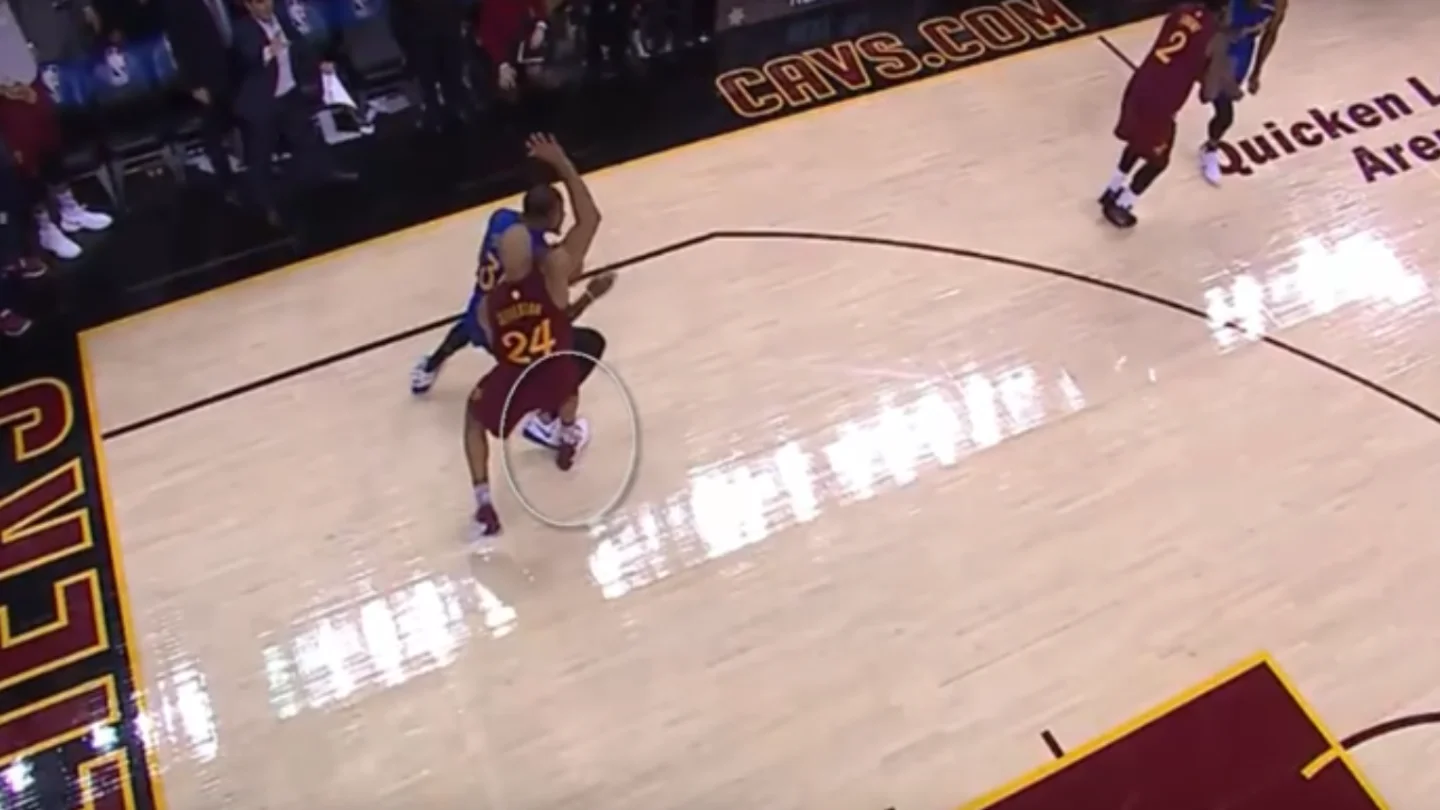 Richard Jefferson comete falta sobre Kevin Durant Richard Jefferson comete falta sobre Kevin Durant