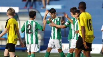 Los jugadores del Betis celebran un gol en LaLiga Promises