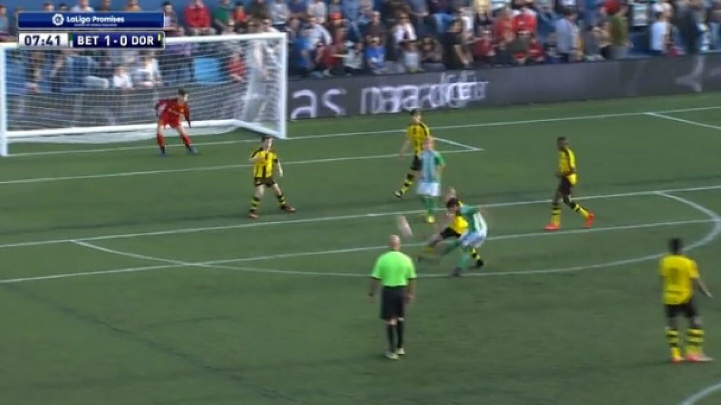 Golazo del Betis ante el Borussia Dortmund