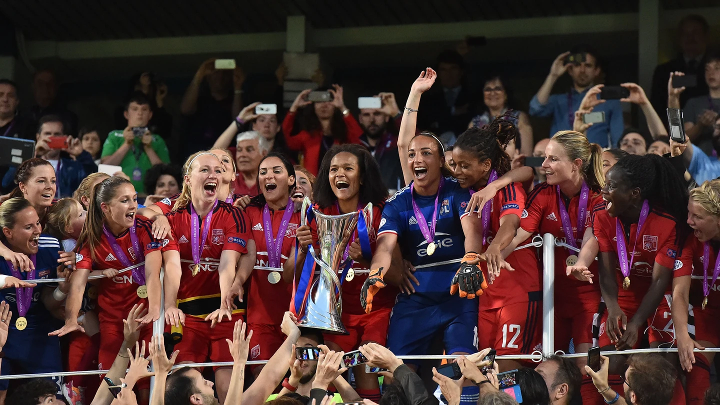 El Olympique de Lyon, nombrado mejor equipo de fútbol femenino del 2016 por la IFFHS El Olympique de Lyon, nombrado mejor equipo de fútbol femenino del 2016 por la IFFHS