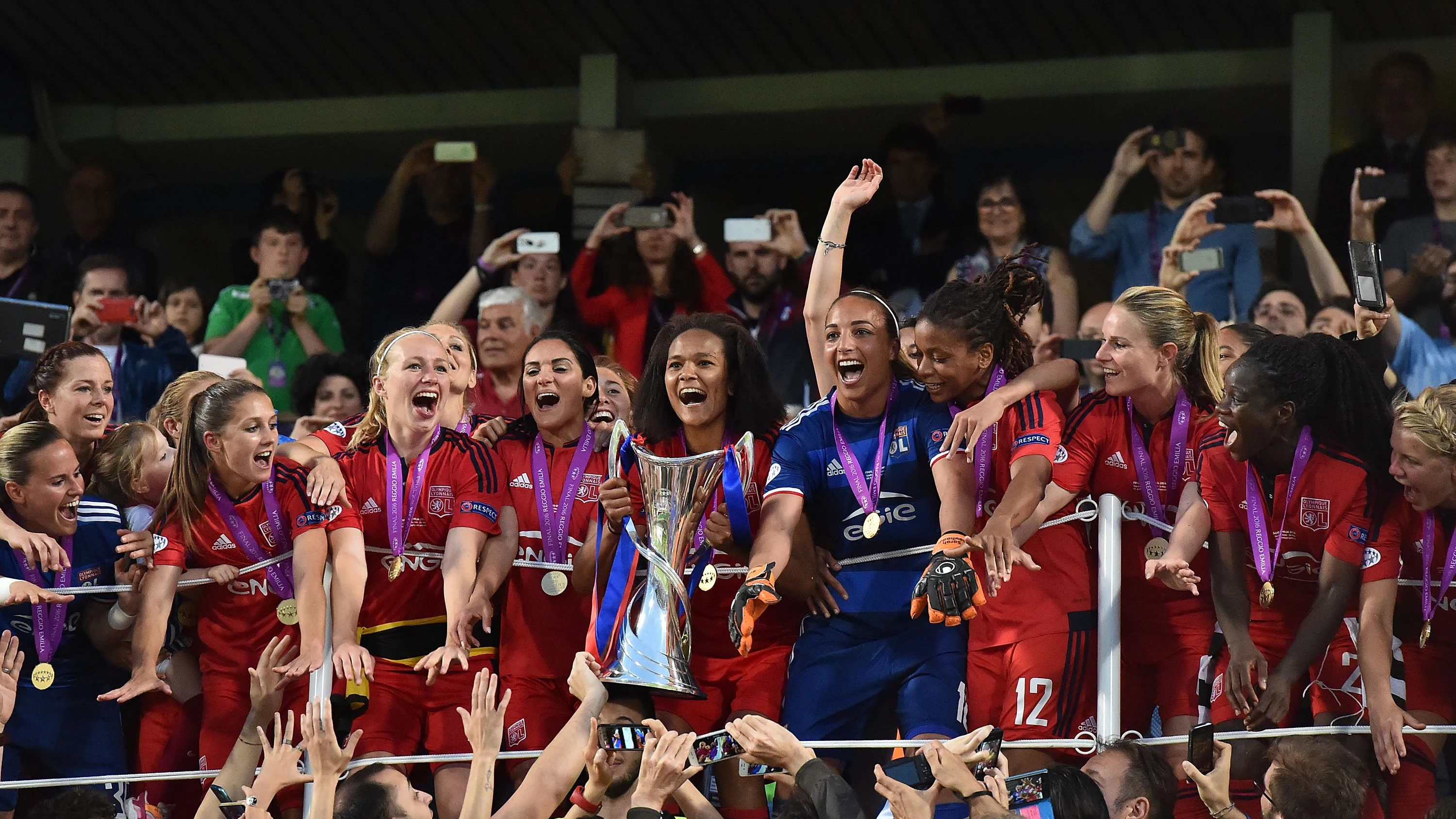 El Olympique de Lyon, nombrado mejor equipo de fútbol femenino del 2016 por la IFFHS El Olympique de Lyon, nombrado mejor equipo de fútbol femenino del 2016 por la IFFHS