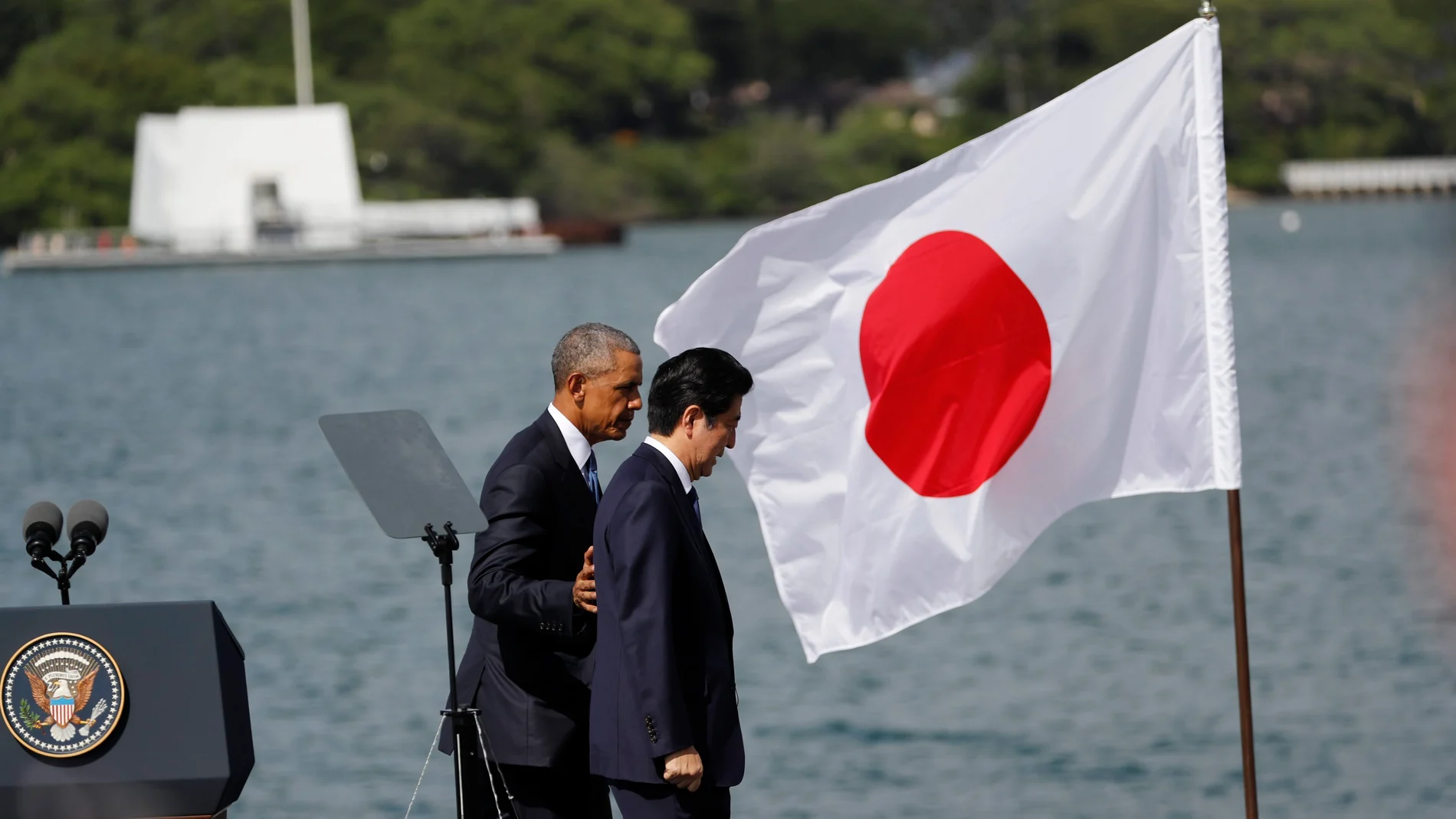Obama y Abe, juntos en el homenaje a las víctimas de Pearl Harbor