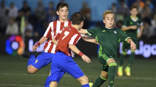 Un momento del partido entre Betis y Sporting