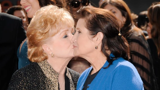 Debbie Reynolds junto a su hija Carrie Fisher Debbie Reynolds junto a su hija Carrie Fisher