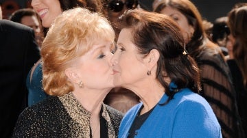 Debbie Reynolds junto a su hija Carrie Fisher